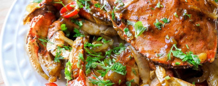 Roasted crab with tamarind sauce