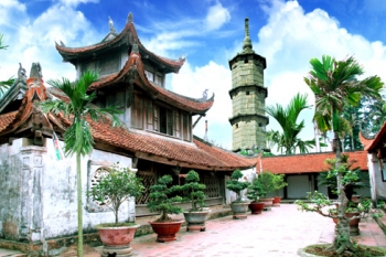 The craft villages of Bat Trang Ceramic & Dong Ky Carpentry